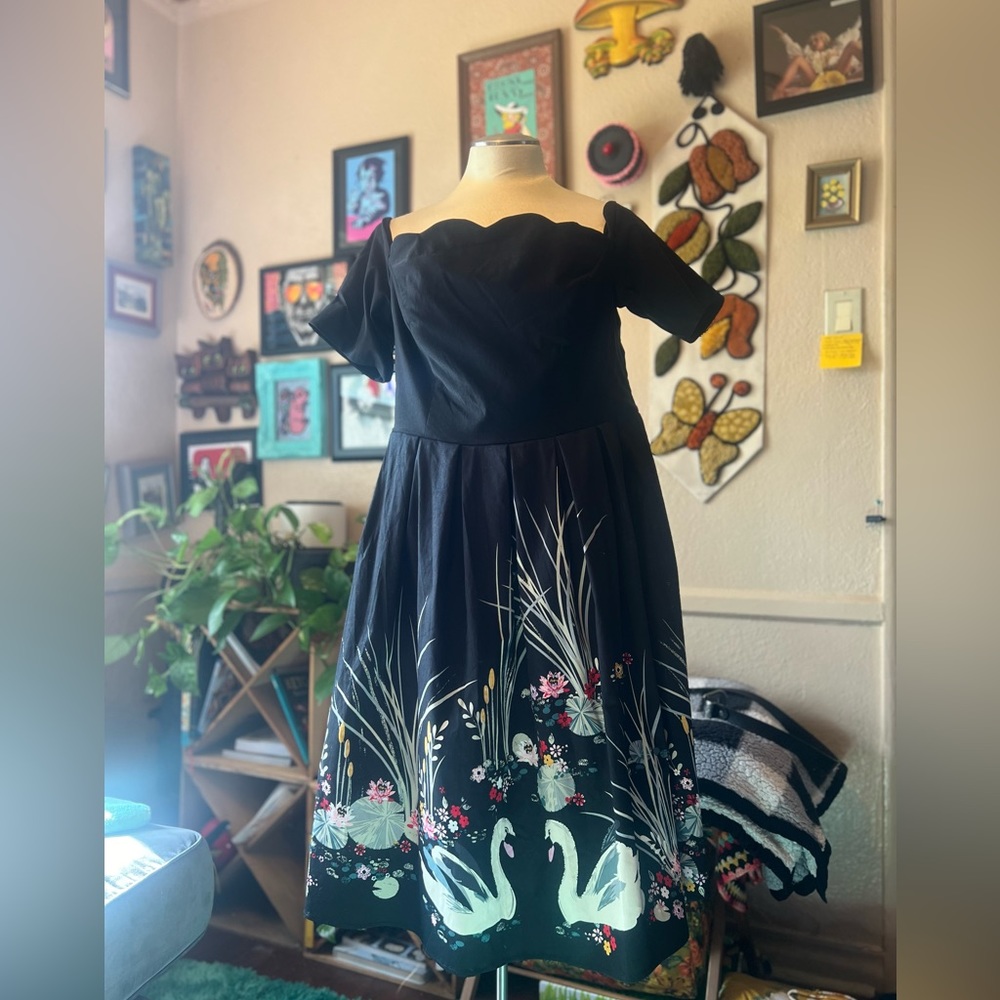 NWT, Never Worn Belle Poque Scalloped Off Shoulder Swan Cocktail Dress